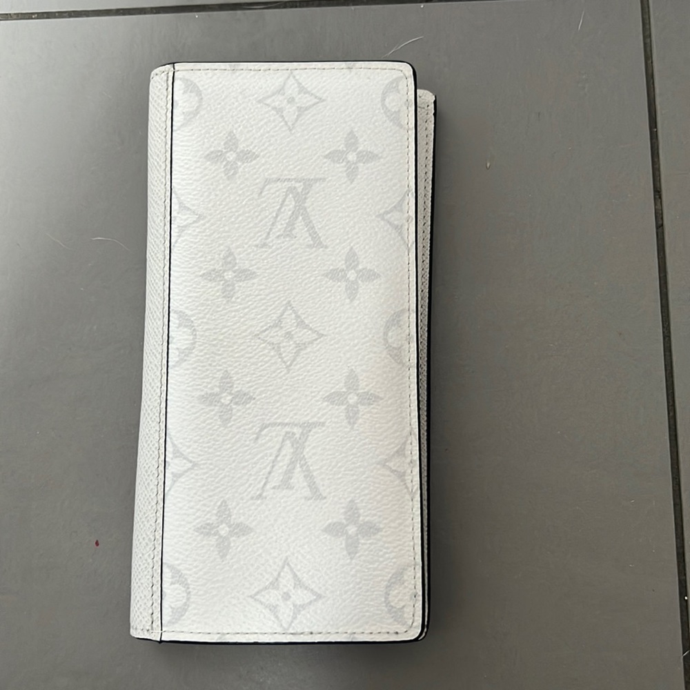 Authentic mens Louis Vuitton wallet